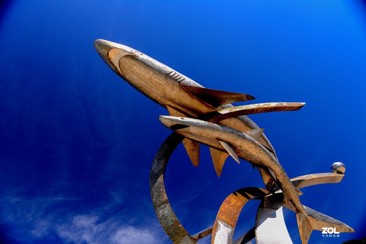 蓝蓝的天，阳江的海边。UV与偏振镜叠加产生的暗角。