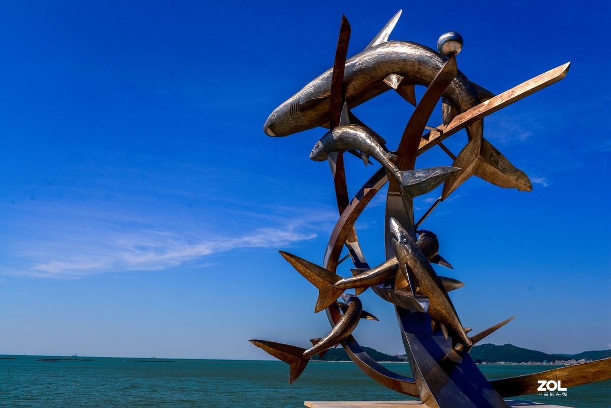蓝蓝的天，阳江的海边。UV与偏振镜叠加产生的暗角。