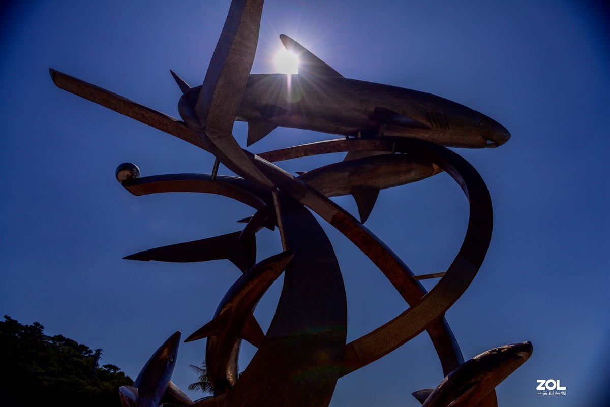 蓝蓝的天，阳江的海边。UV与偏振镜叠加产生的暗角。