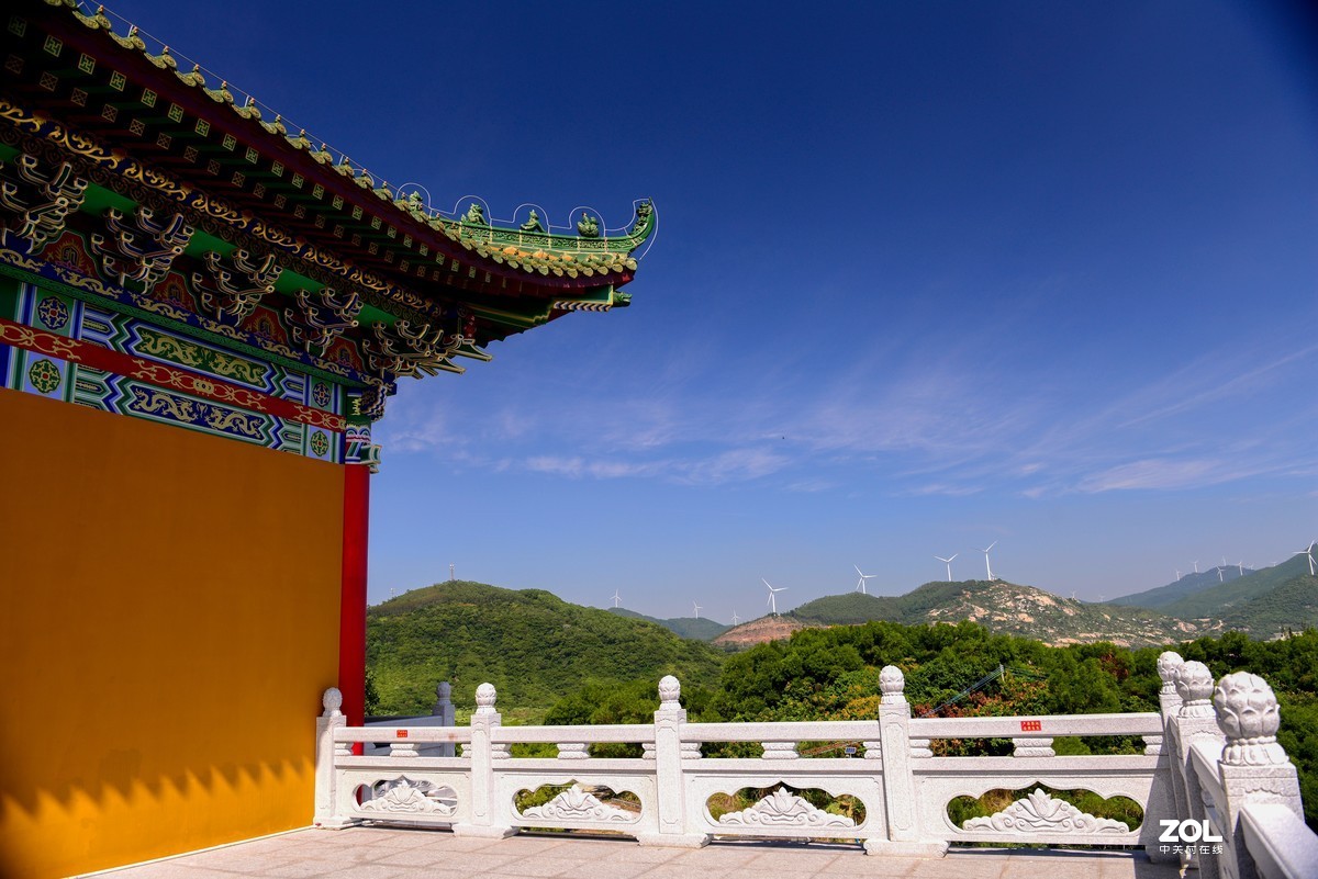 蓝蓝的天，阳江的海边。UV与偏振镜叠加产生的暗角。