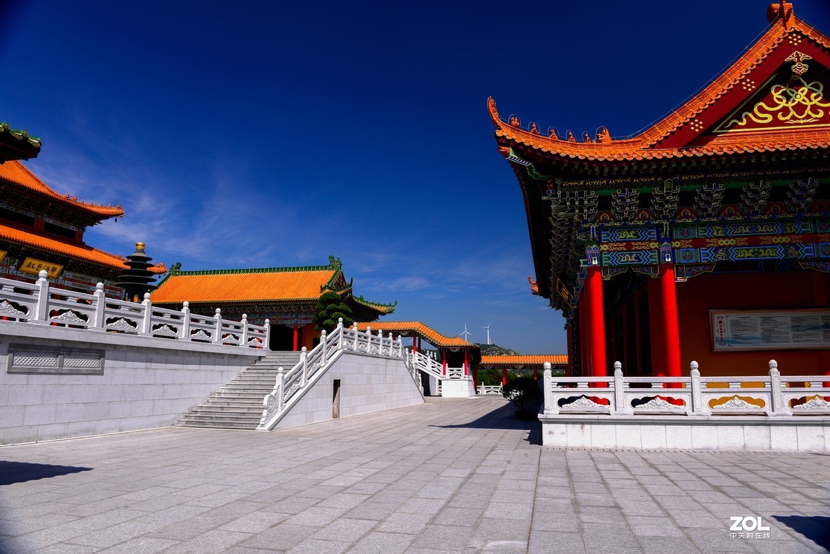 蓝蓝的天，阳江的海边。UV与偏振镜叠加产生的暗角。