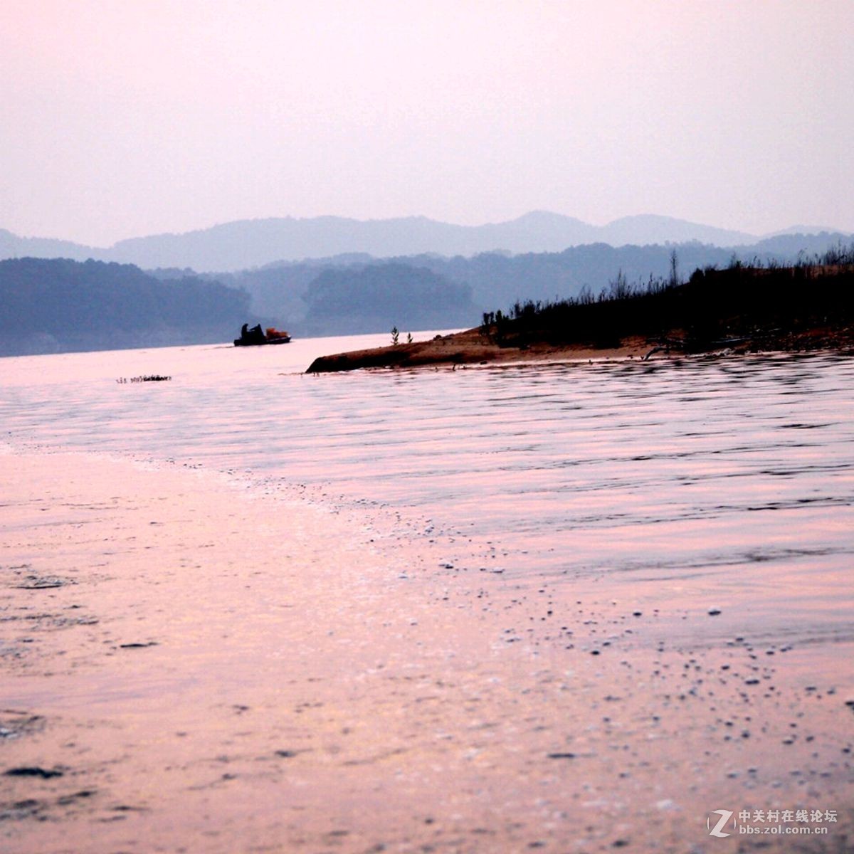 信阳南湾水利风景区初夏晨霞