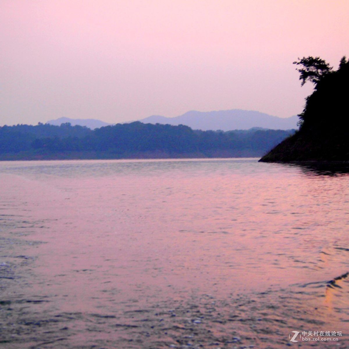 信阳南湾水利风景区初夏晨霞