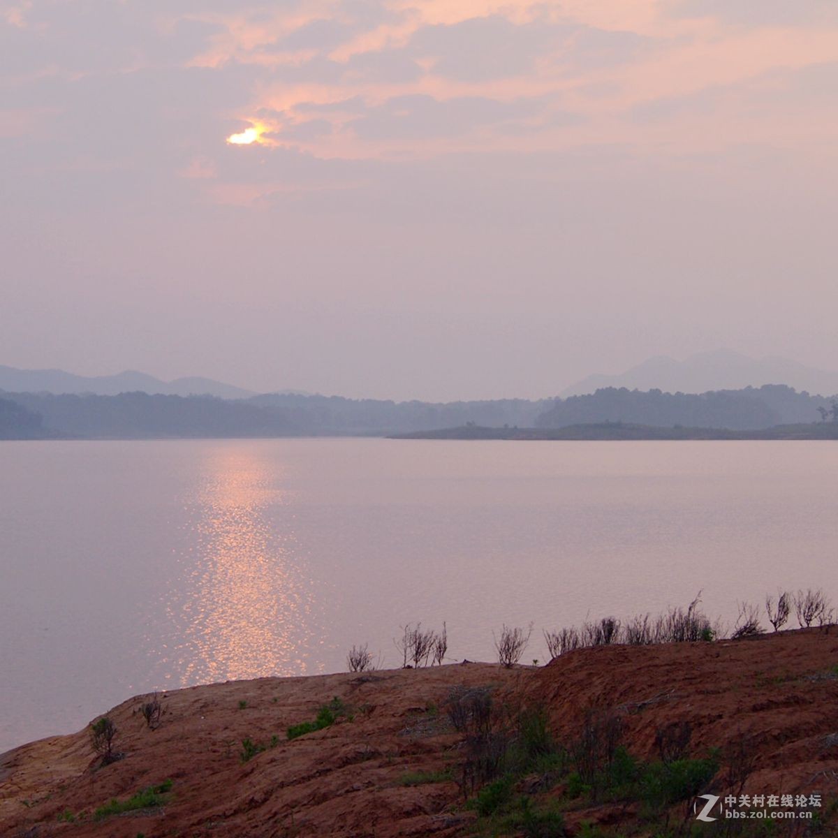 信阳南湾水利风景区初夏晨霞