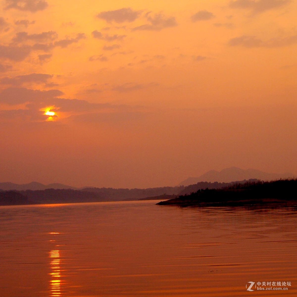 信阳南湾水利风景区初夏晨霞