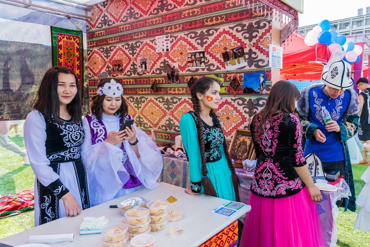 大外第五届国际文化节各国留学生展台（四）