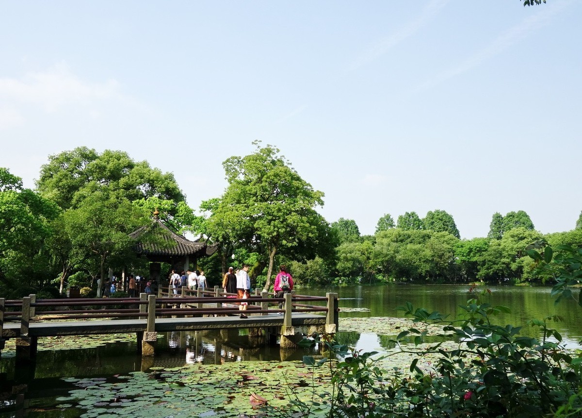 2019-05-29  闲逛的人们找不到三潭印月的船码头