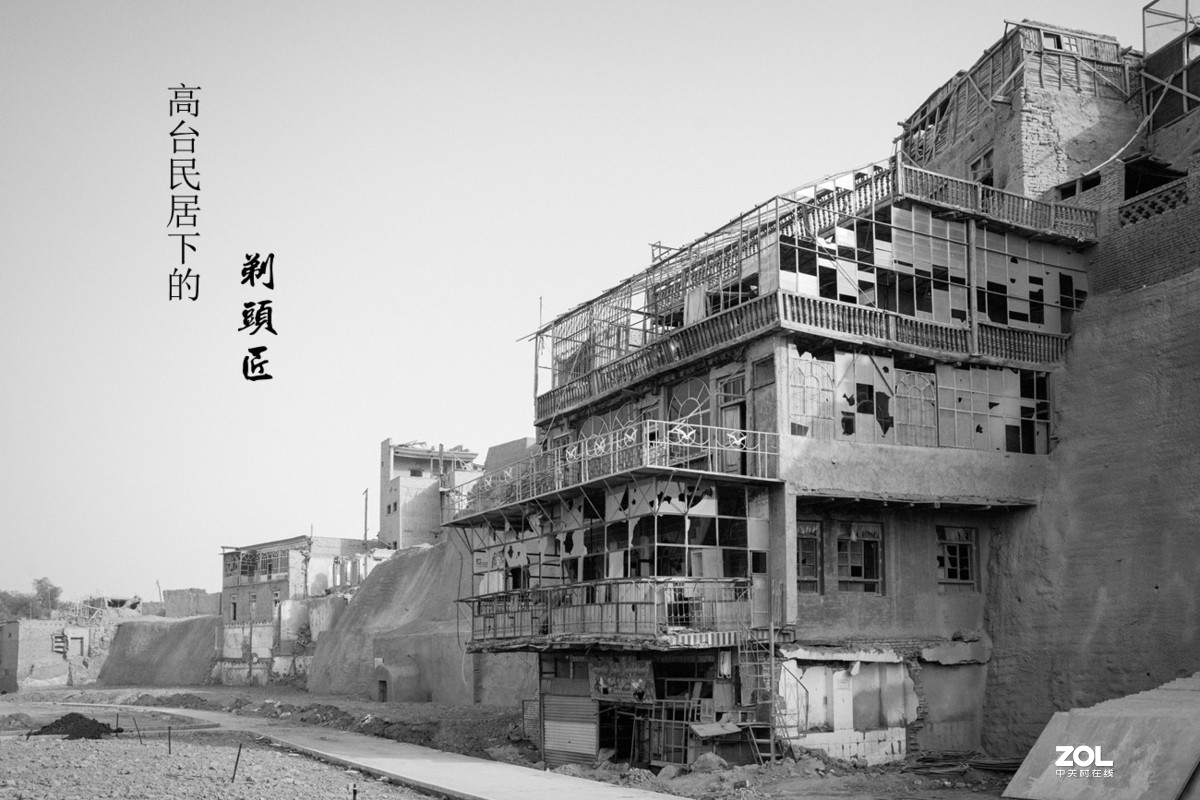 高台民居下的剃头匠