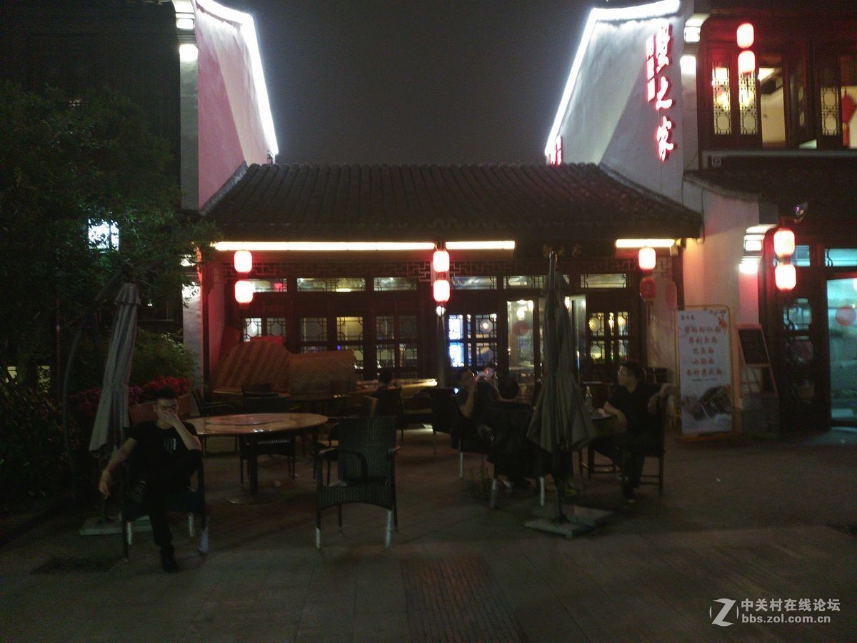 扬州的荷花池日景和苏州的工业园区（观鱼）夜景