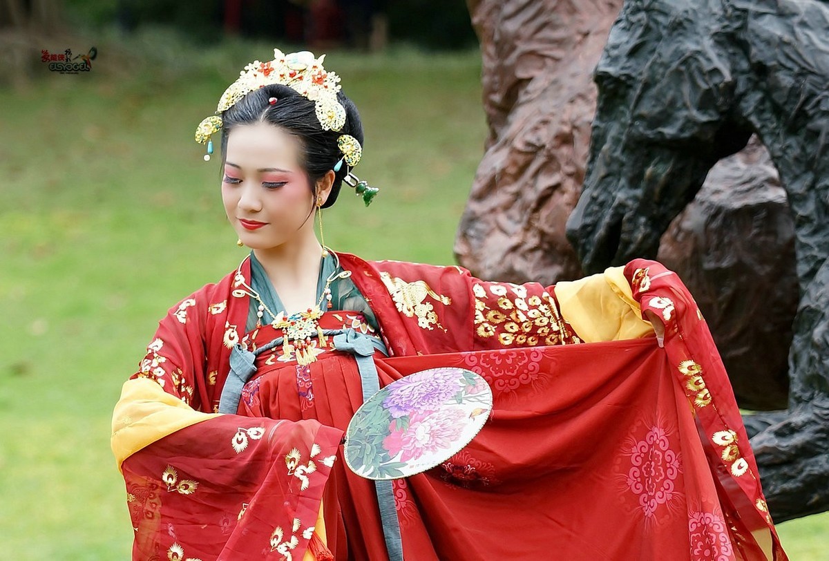 汉服牡丹花神晓欣