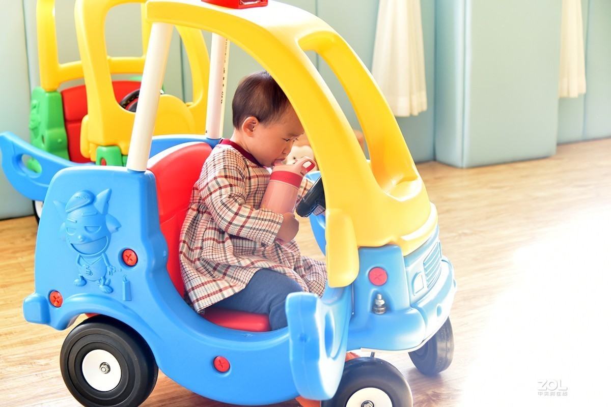 【2019】086---小孙女成长记13 {早教中心玩一会}