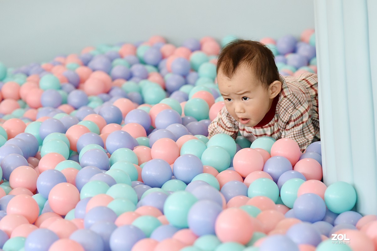 【2019】086---小孙女成长记13 {早教中心玩一会}