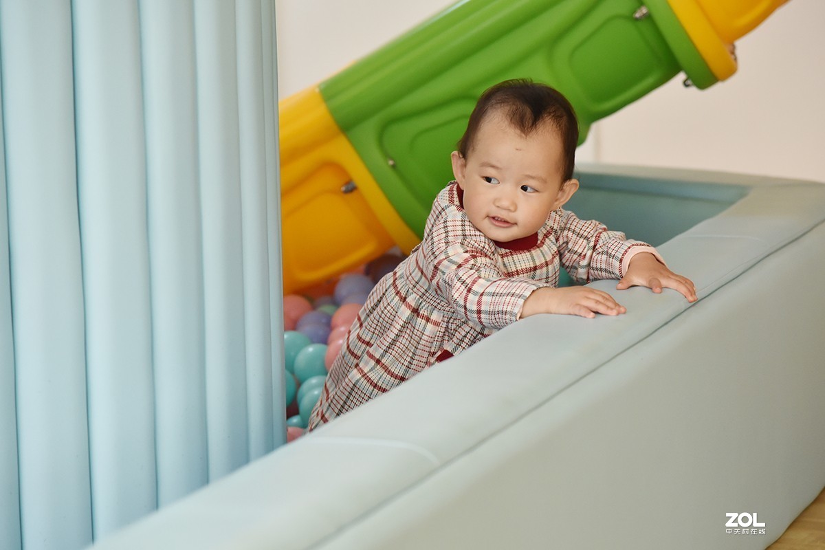 【2019】086---小孙女成长记13 {早教中心玩一会}