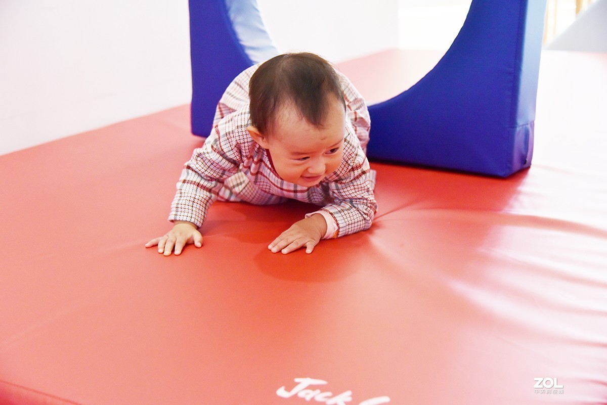 【2019】086---小孙女成长记13 {早教中心玩一会}