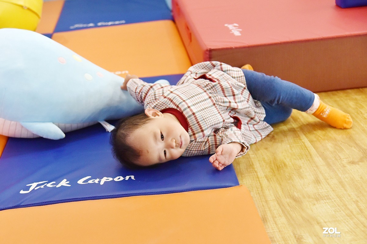 【2019】086---小孙女成长记13 {早教中心玩一会}