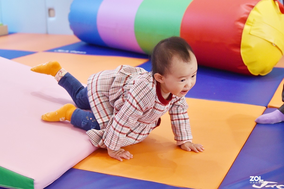 【2019】086---小孙女成长记13 {早教中心玩一会}