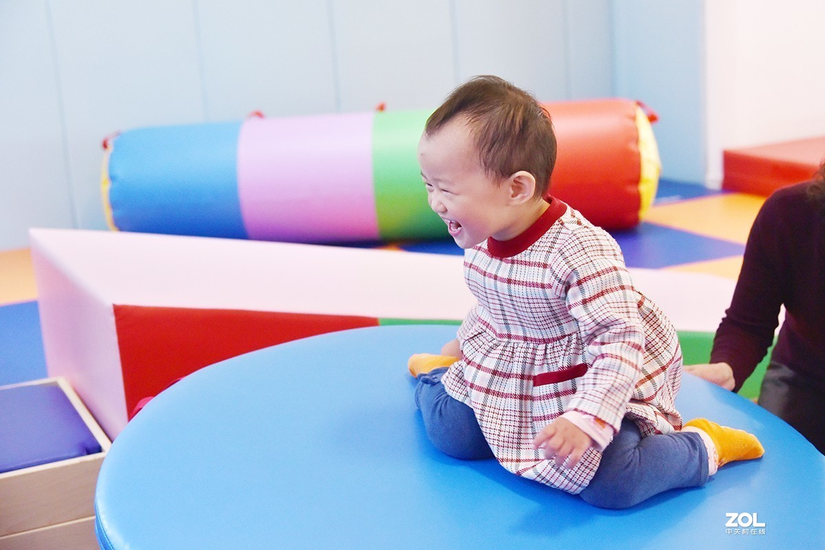 【2019】086---小孙女成长记13 {早教中心玩一会}