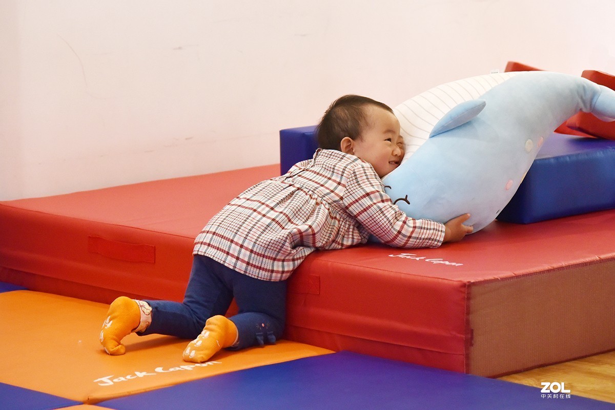 【2019】086---小孙女成长记13 {早教中心玩一会}