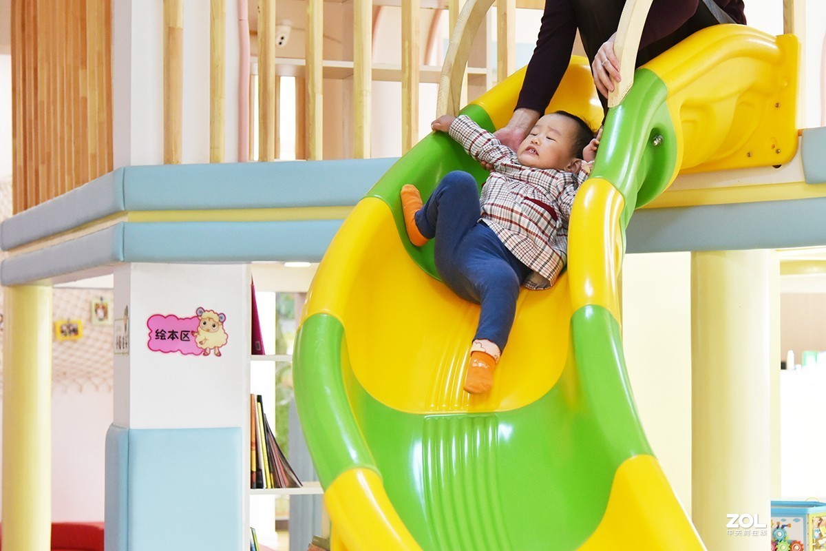 【2019】086---小孙女成长记13 {早教中心玩一会}