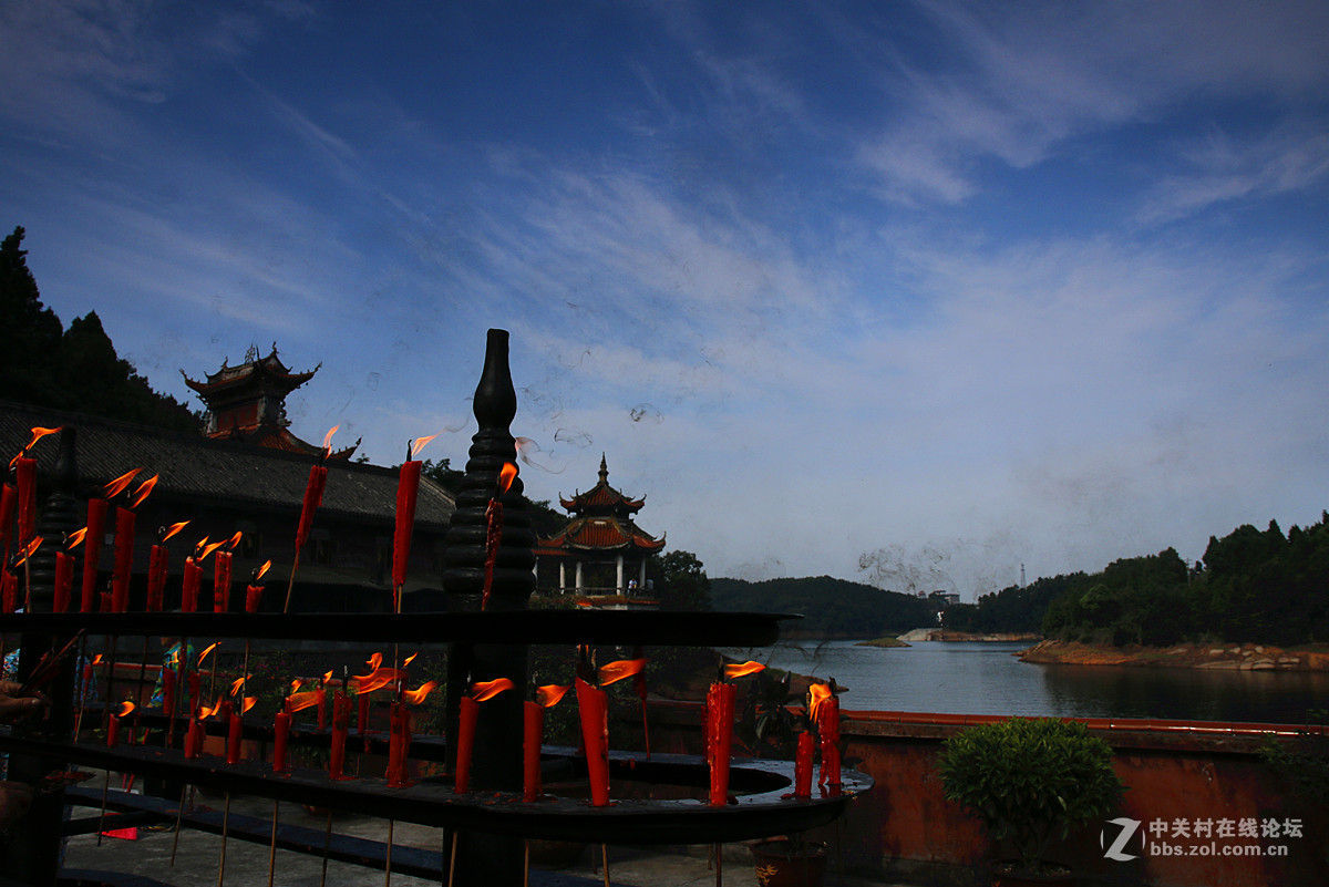 黑龙滩报恩寺香火旺