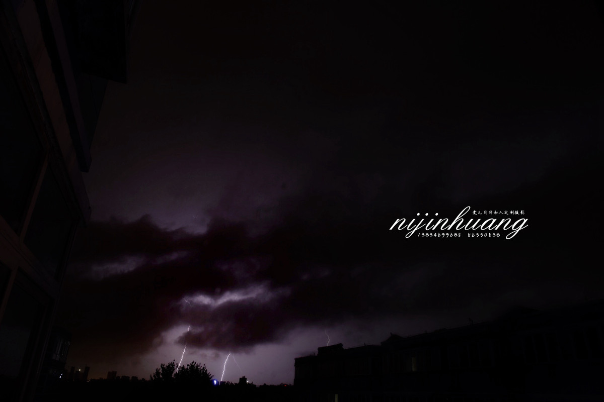 建军节晚上的雷暴天气，拍摄地：太原