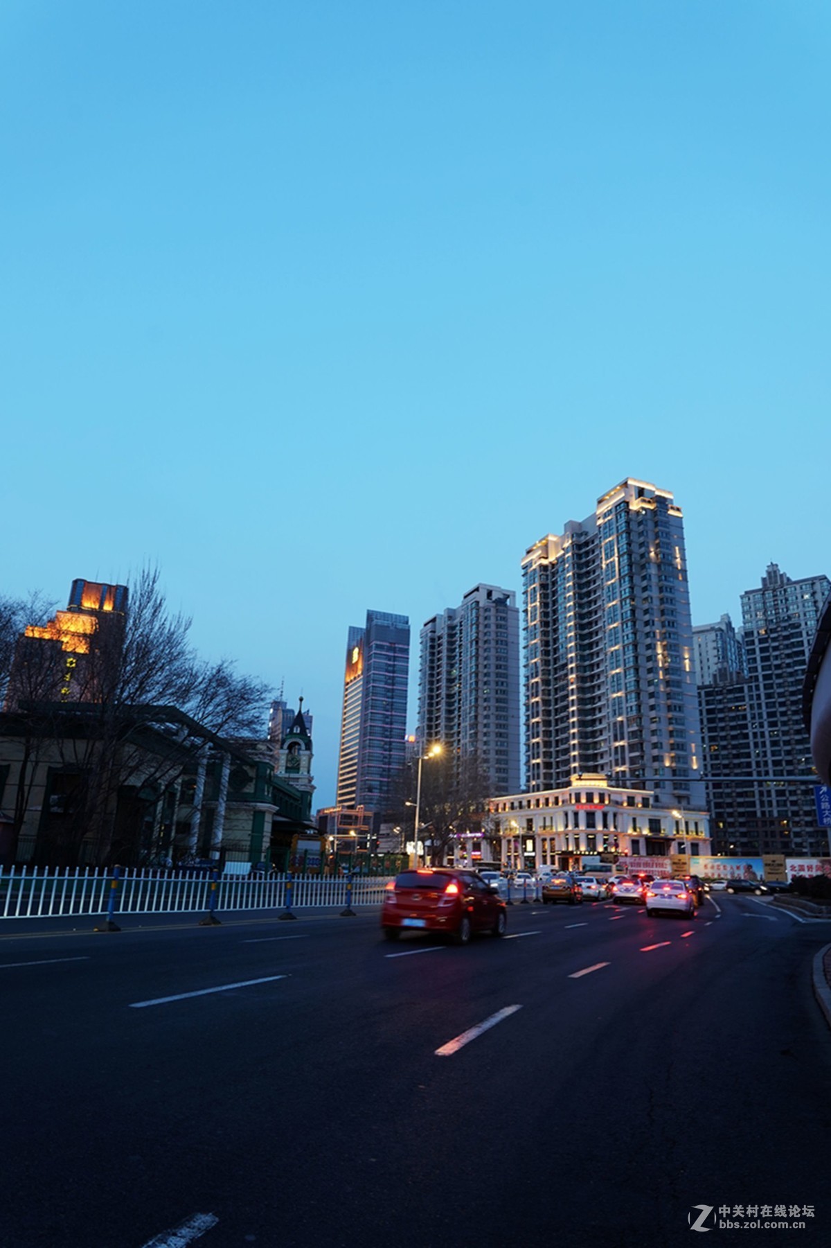 夜色中的街景