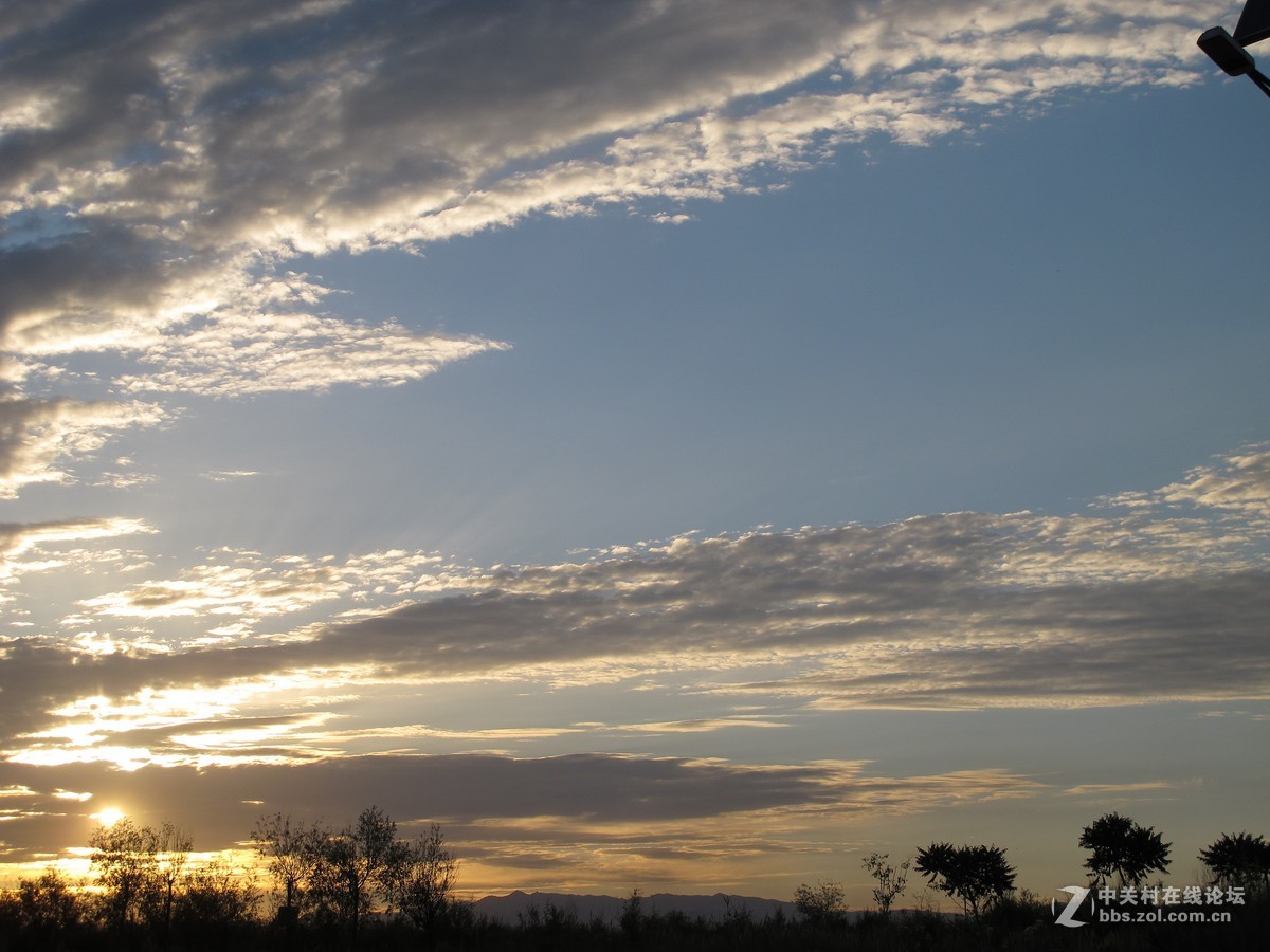 黄河岸边的晚霞