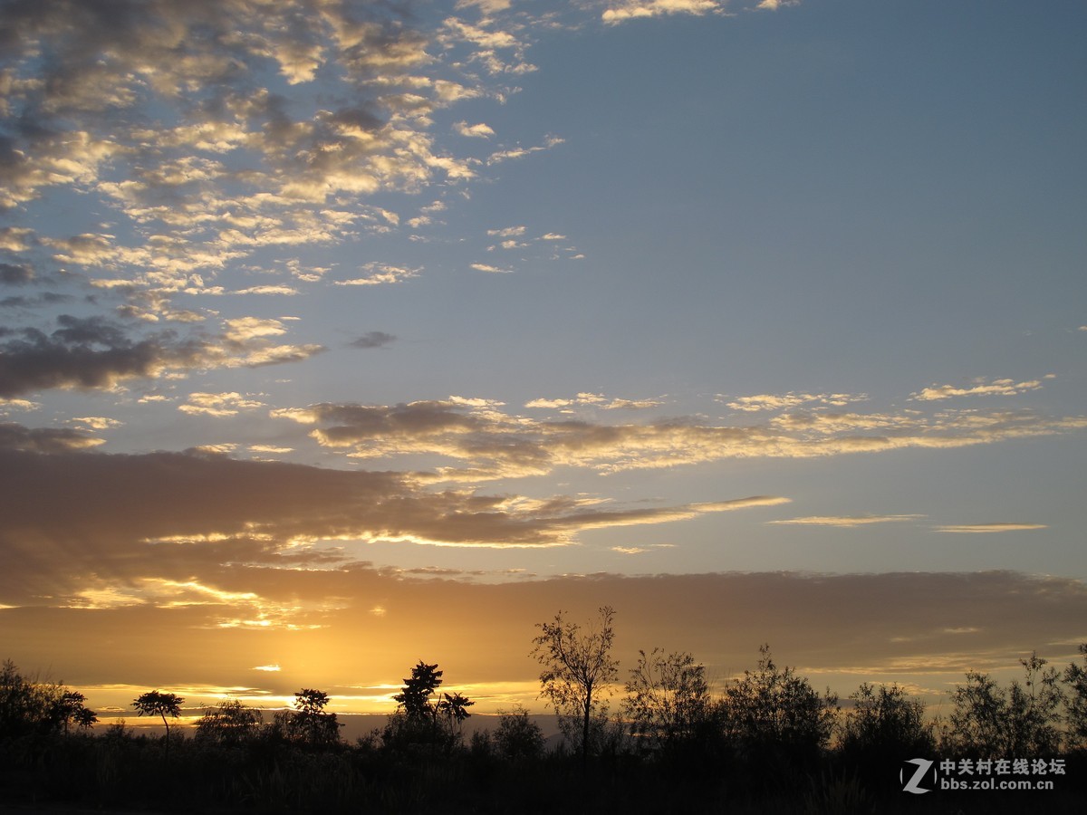 黄河岸边的晚霞