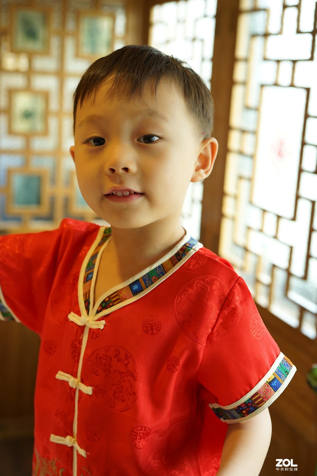 小外孙过生日一一快快乐乐！