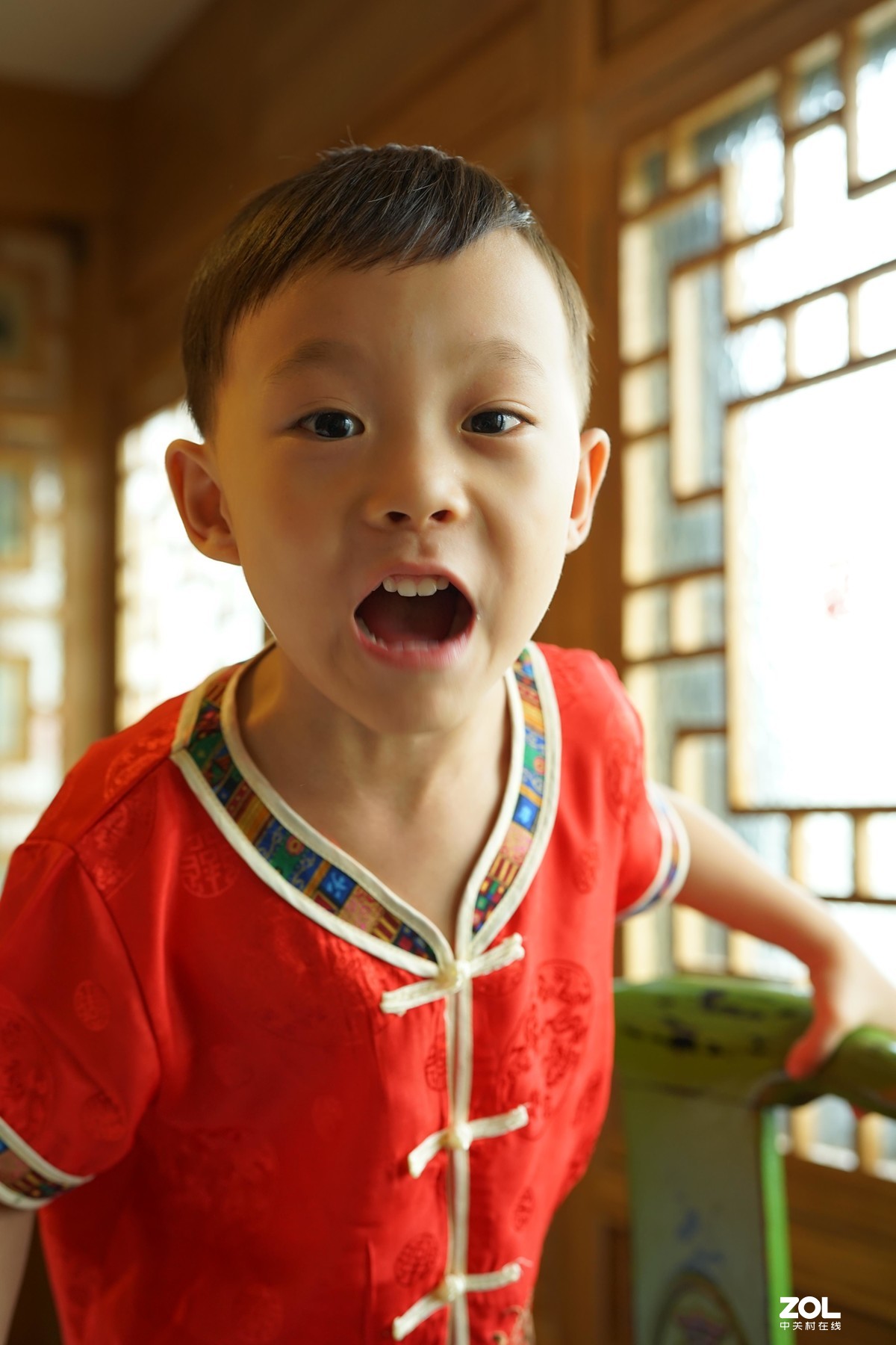 小外孙过生日一一快快乐乐！