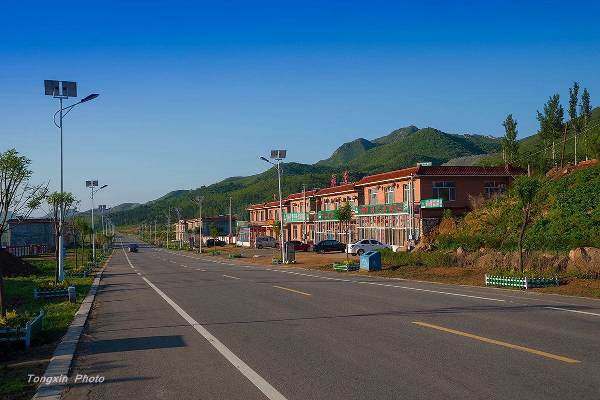 小镇清晨街景