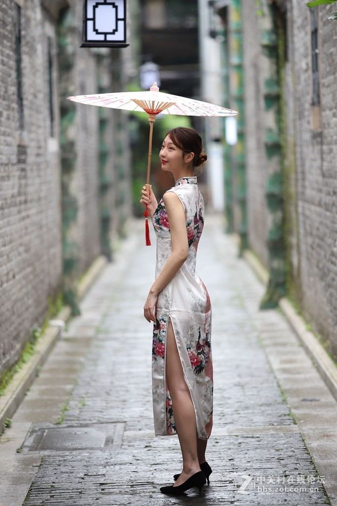 难过的枫叶拍过我的肩