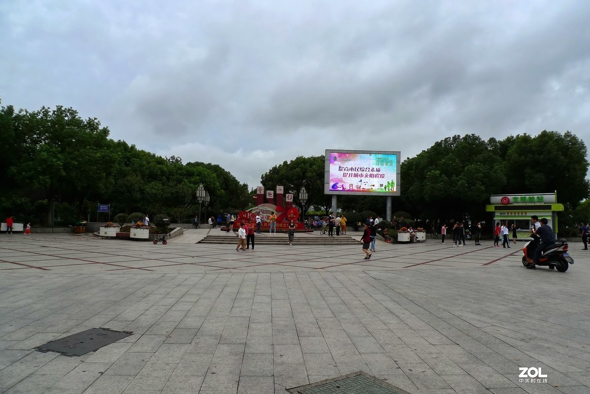 拍照札记10-阴云下的街景