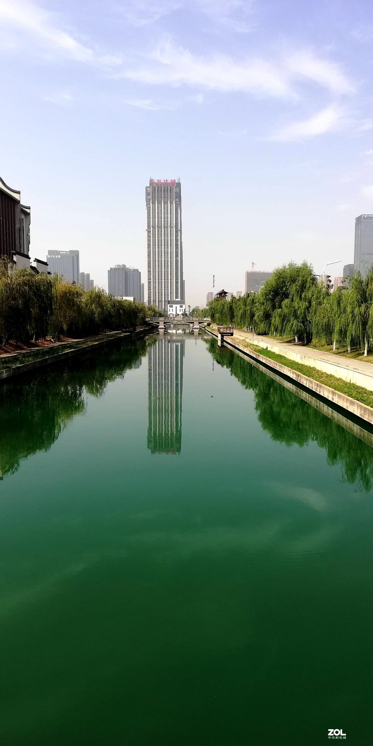 圆孔之中看风光（城市风光手机随拍）