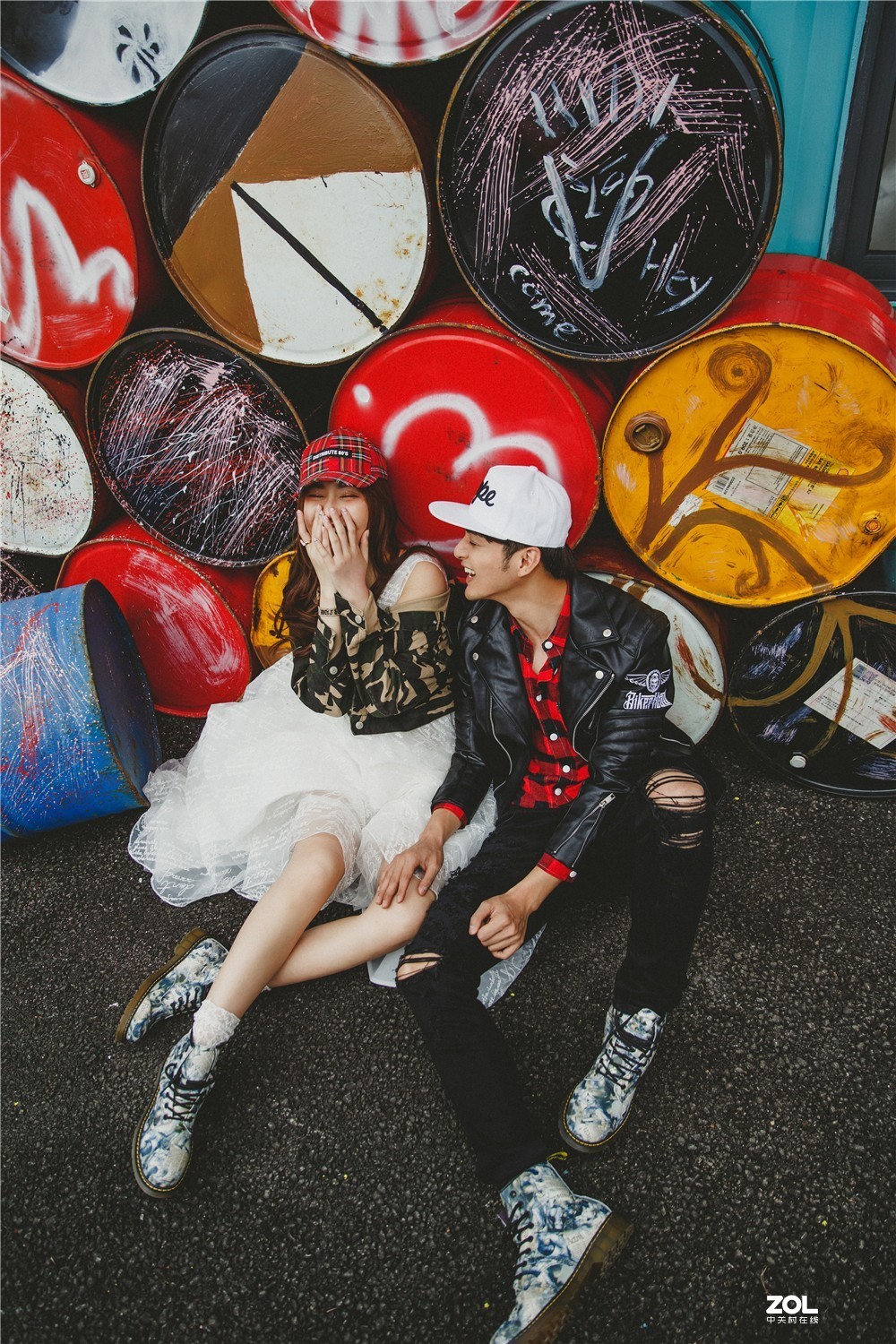 酷酷的室外婚纱照珠海盘子婚纱摄影