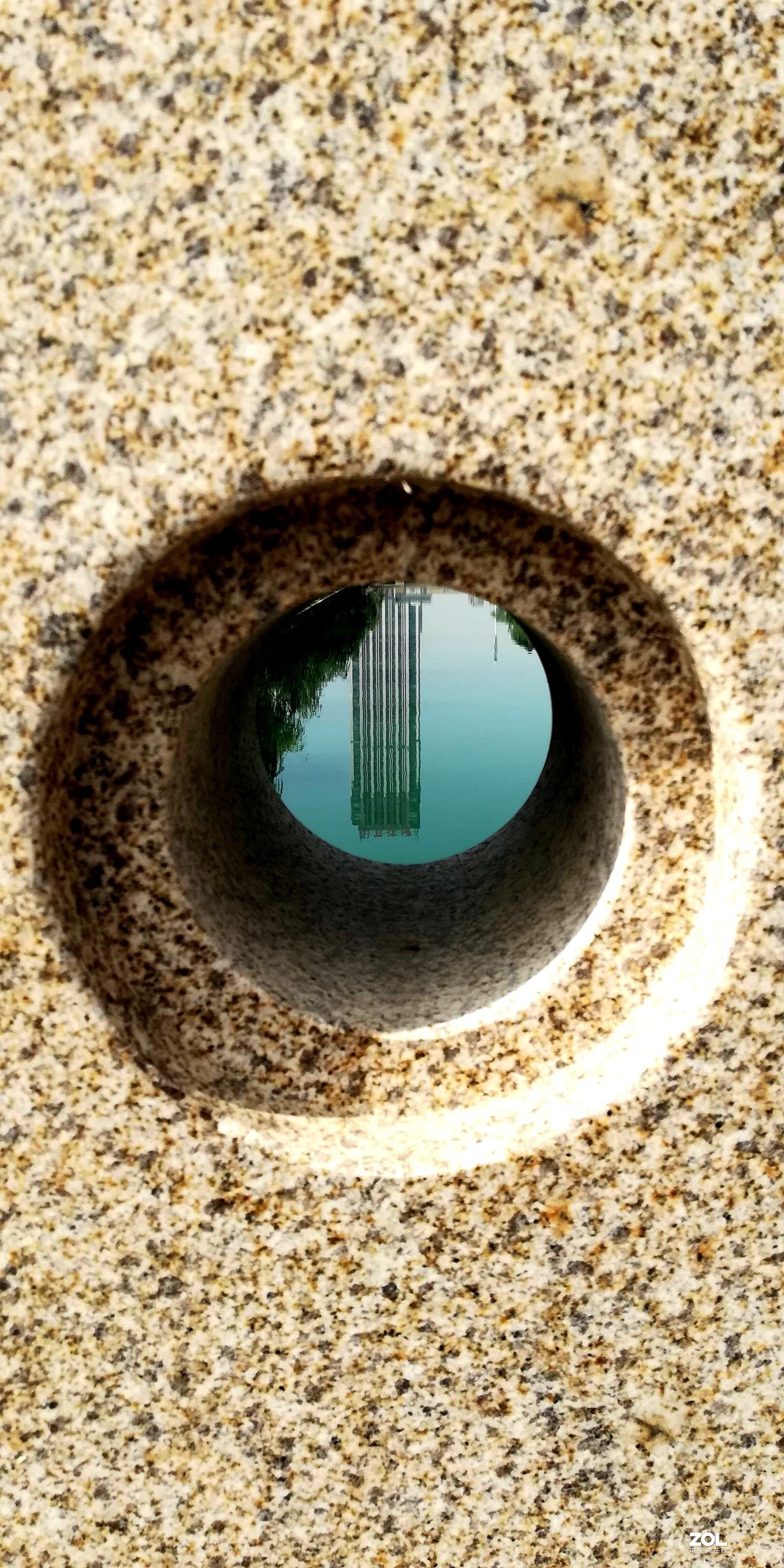 圆孔之中看风光（城市风光手机随拍）