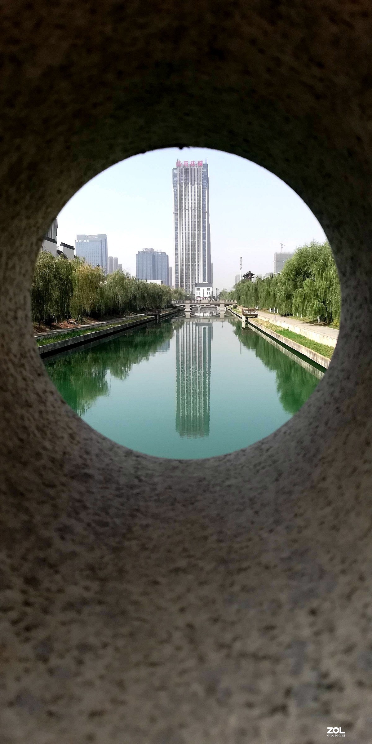 圆孔之中看风光（城市风光手机随拍）