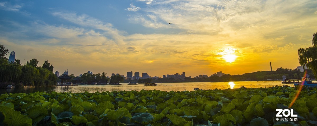 天穹之下      明湖景色