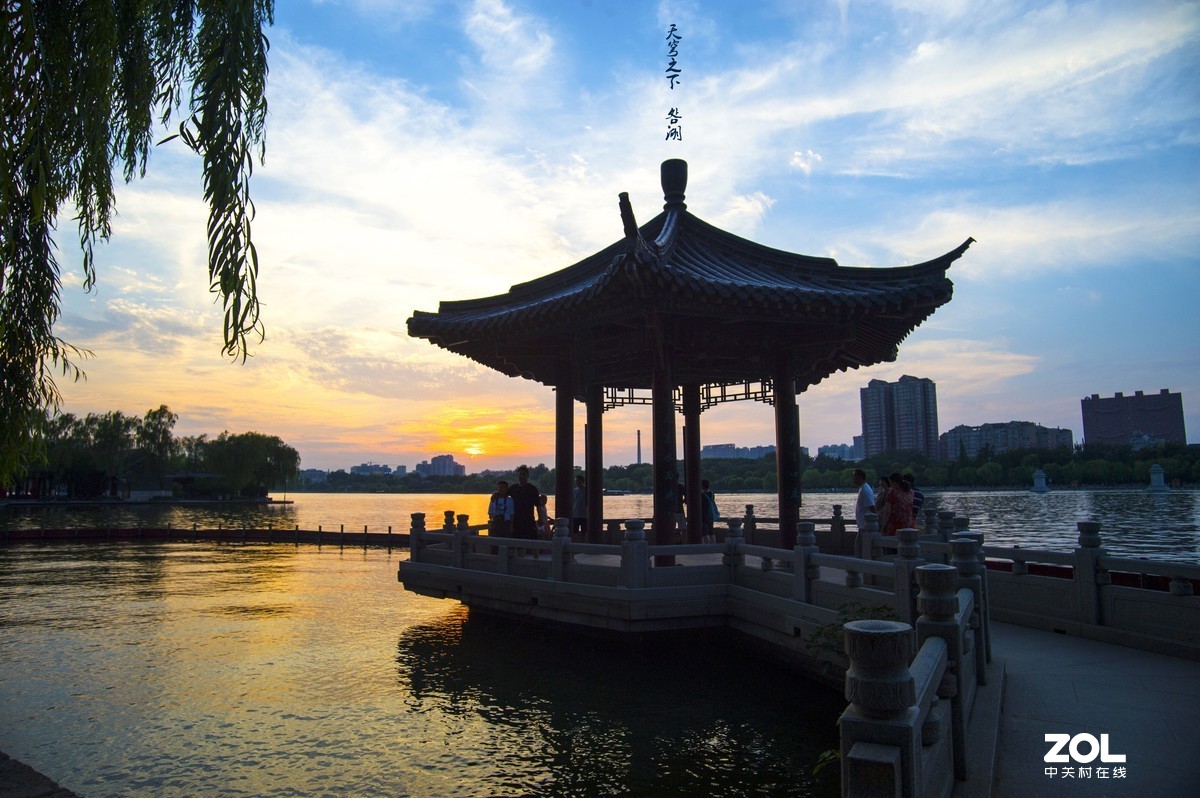 天穹之下      明湖景色