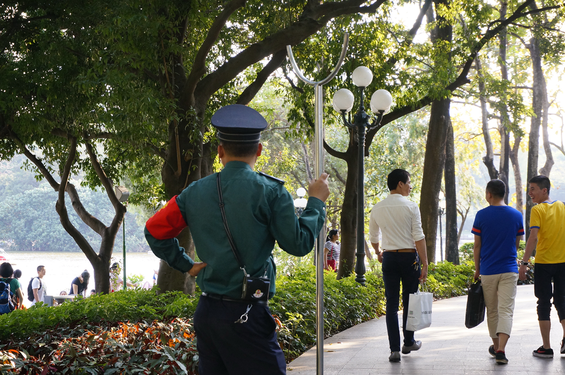 到公园散步拍的