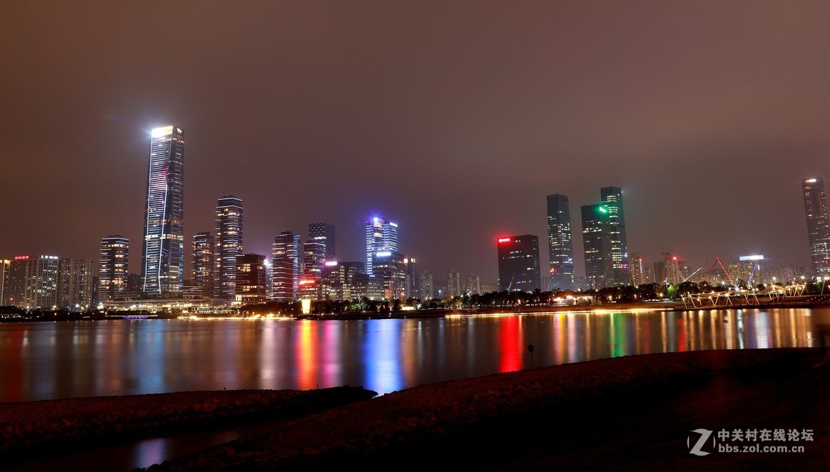 深圳大運體育館深圳灣夜景