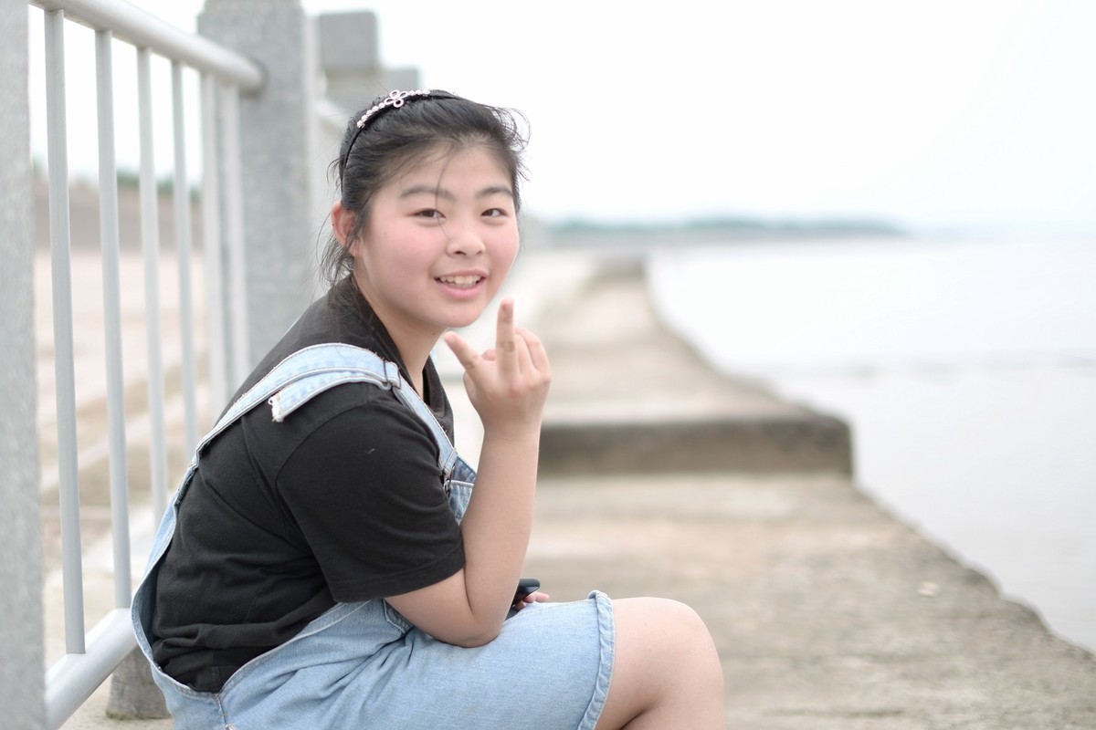 大宝贝终于有心情拍照了，不容易啊，越大越不想拍了！D800E加适马50 1.4