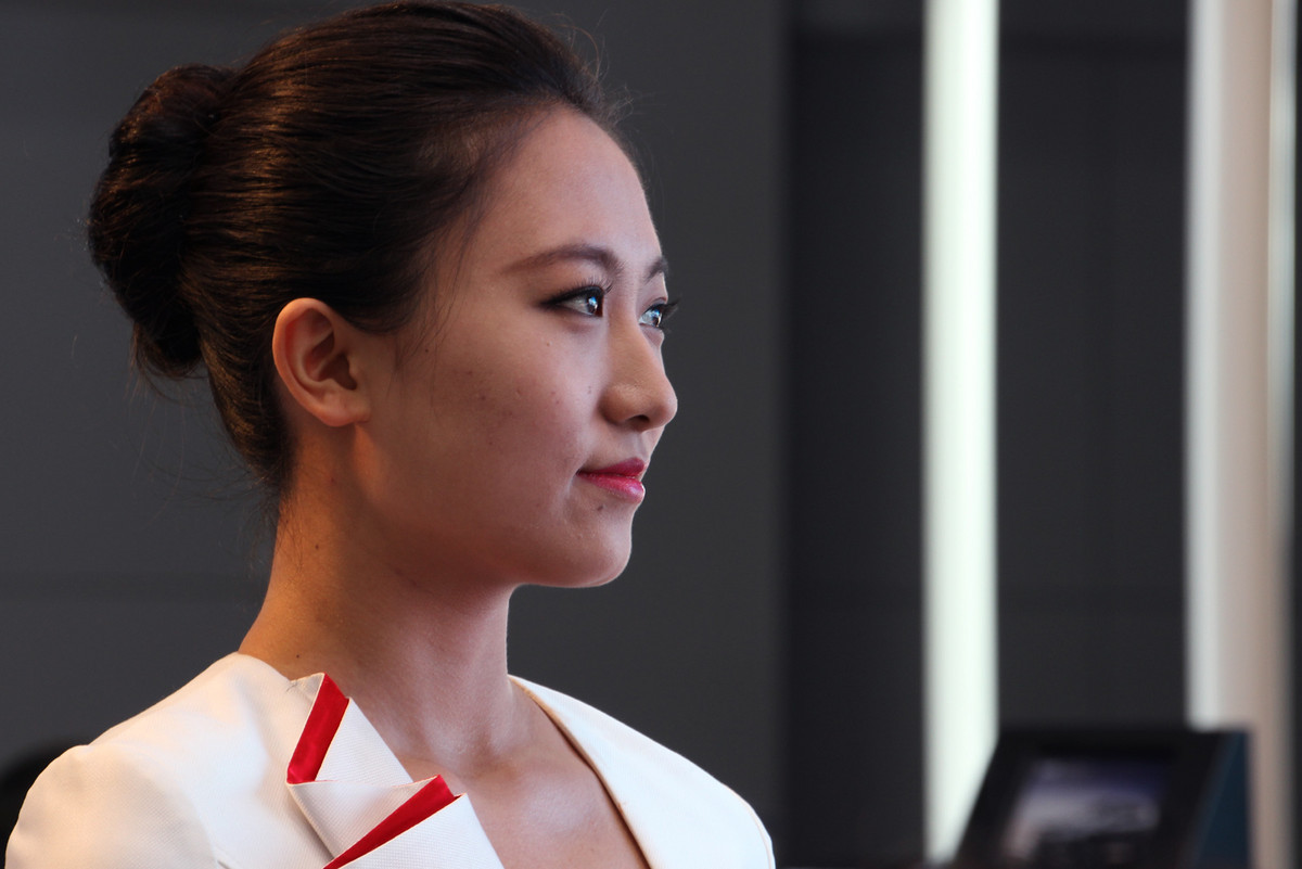 适马 18 200  Macro OS HSM 镜头 拍的车模（2015年 上海车展）