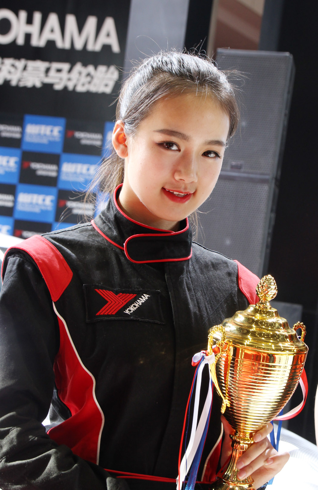 适马 18 200  Macro OS HSM 镜头 拍的车模（2015年 上海车展）