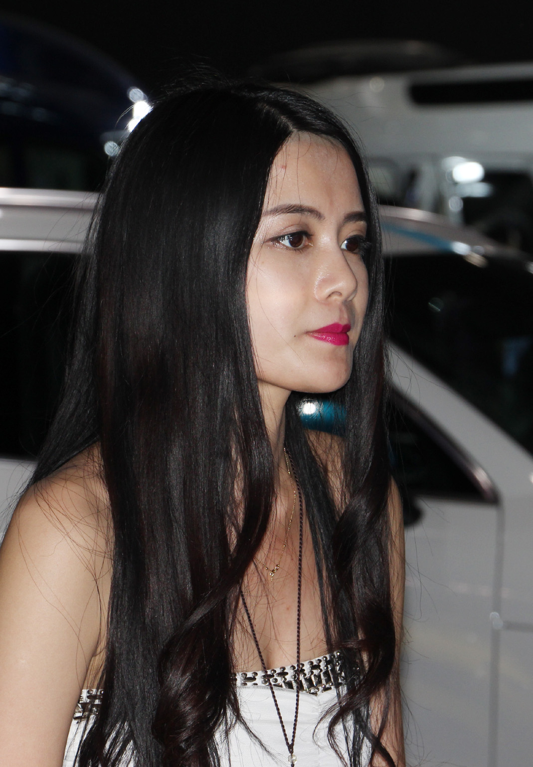 适马 18 200  Macro OS HSM 镜头 拍的车模（2015年 上海车展）