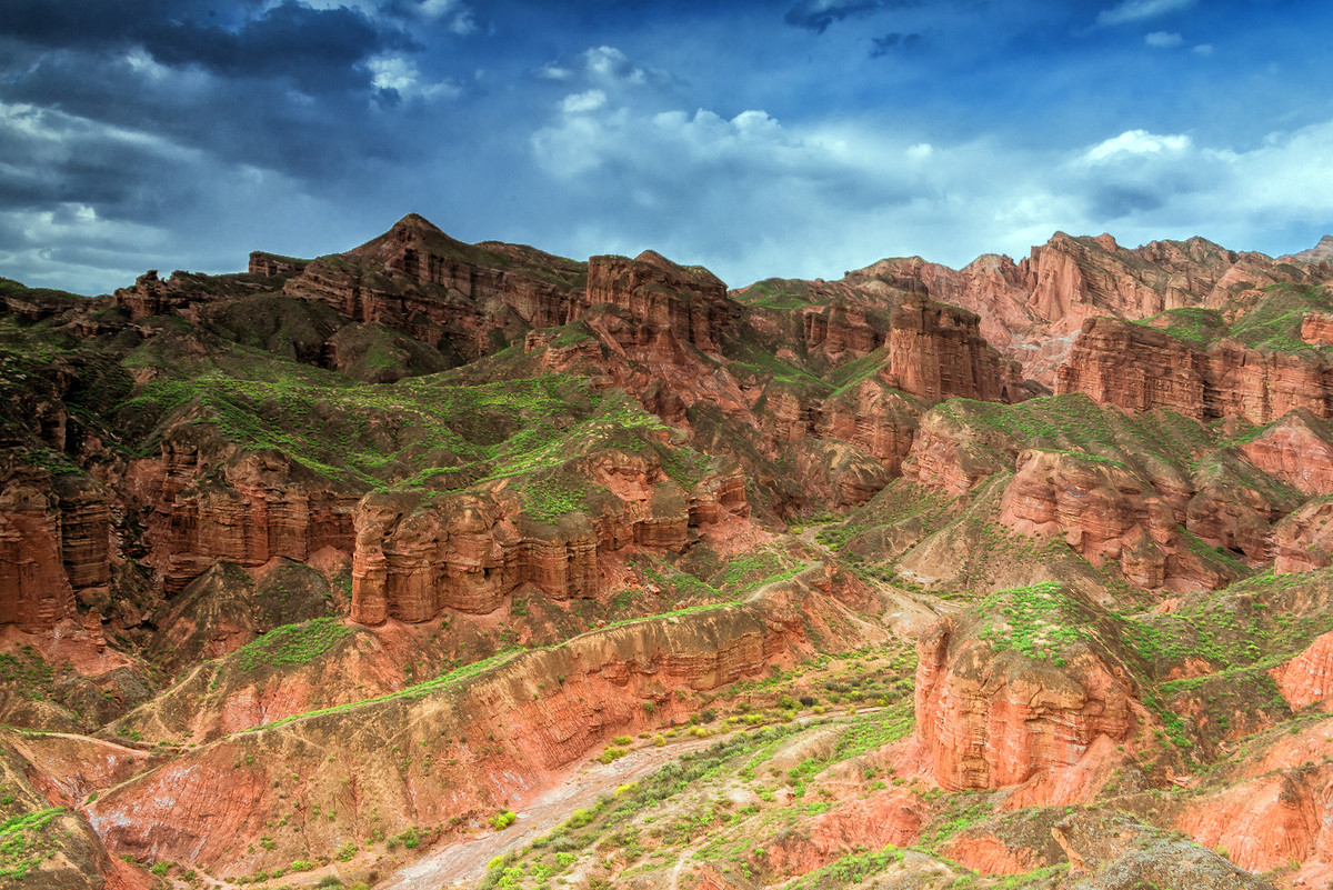 甘肃风光阳光下的冰沟丹霞