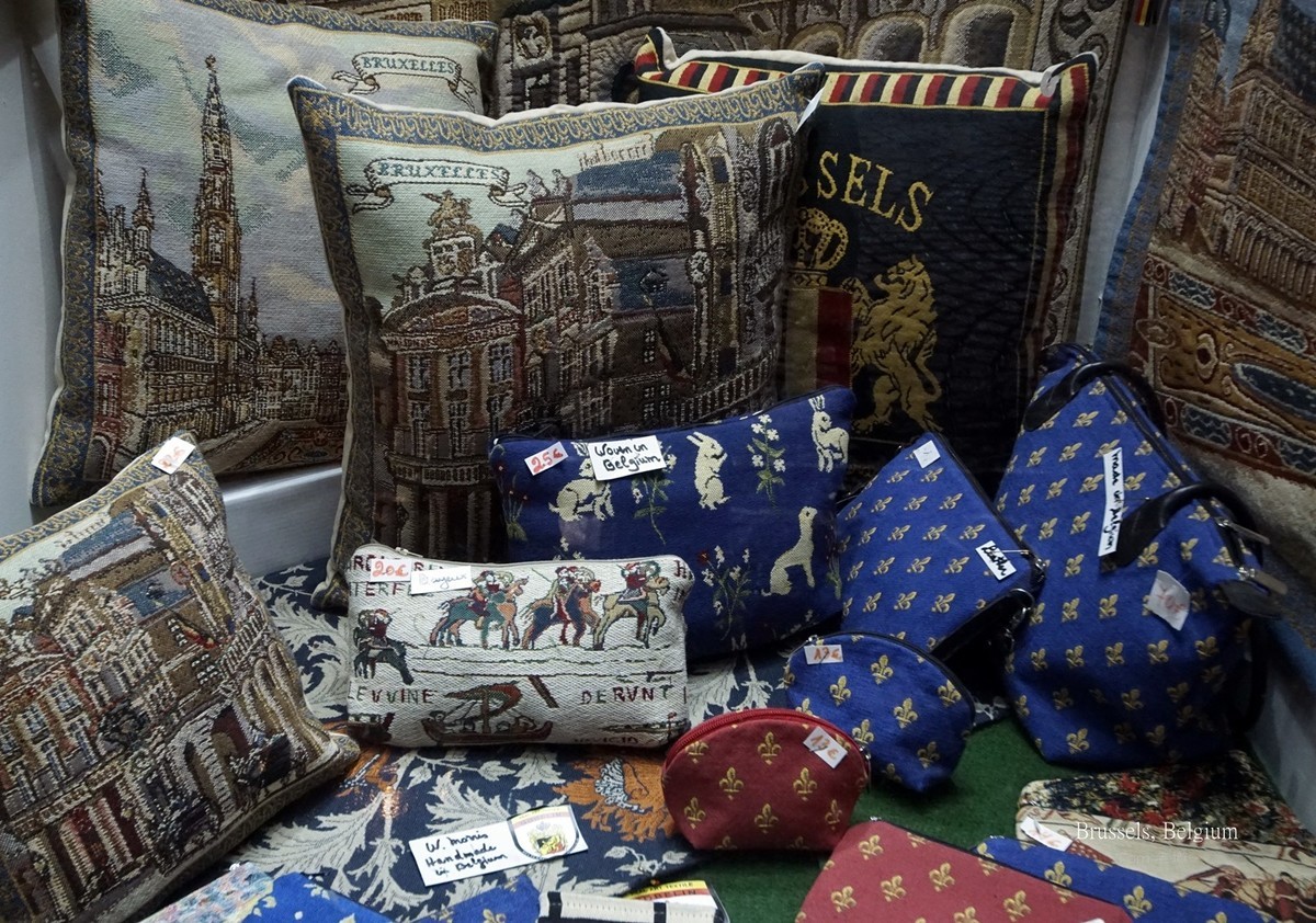 细雨中布鲁塞尔大广场夜色