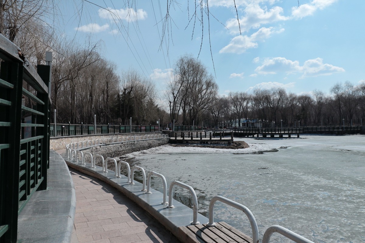 近乎无色彩的哈尔滨之春       2020.4.9