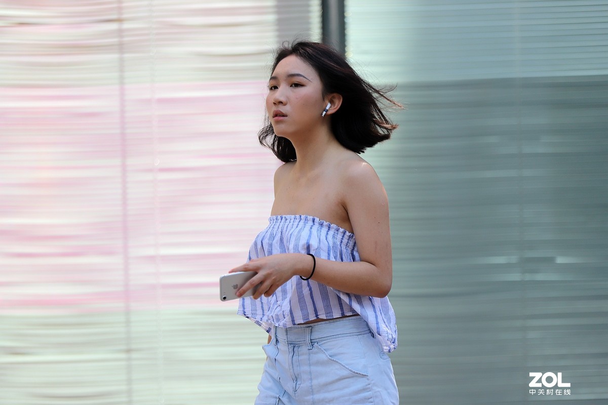 一组街拍 露肩装小姐姐
