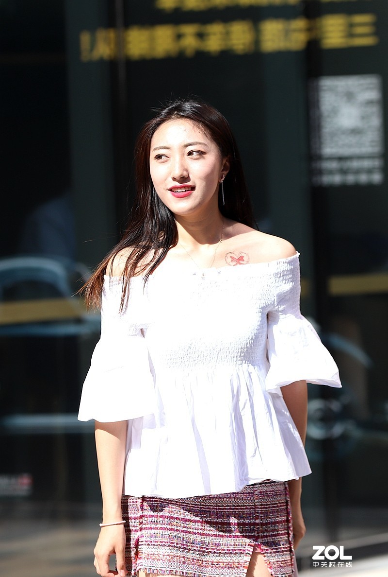 一组街拍 露肩装小姐姐